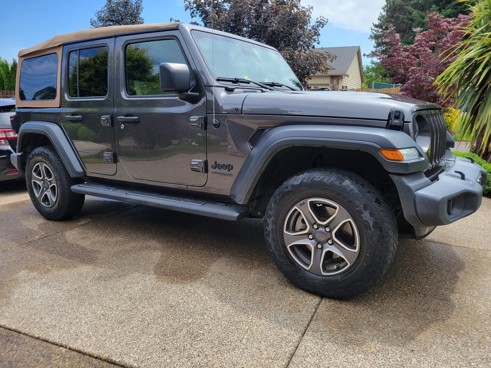 Photo Gallery Jeep Finish Result Home Page 
Detailing Wash & Wax Interior Detail 
